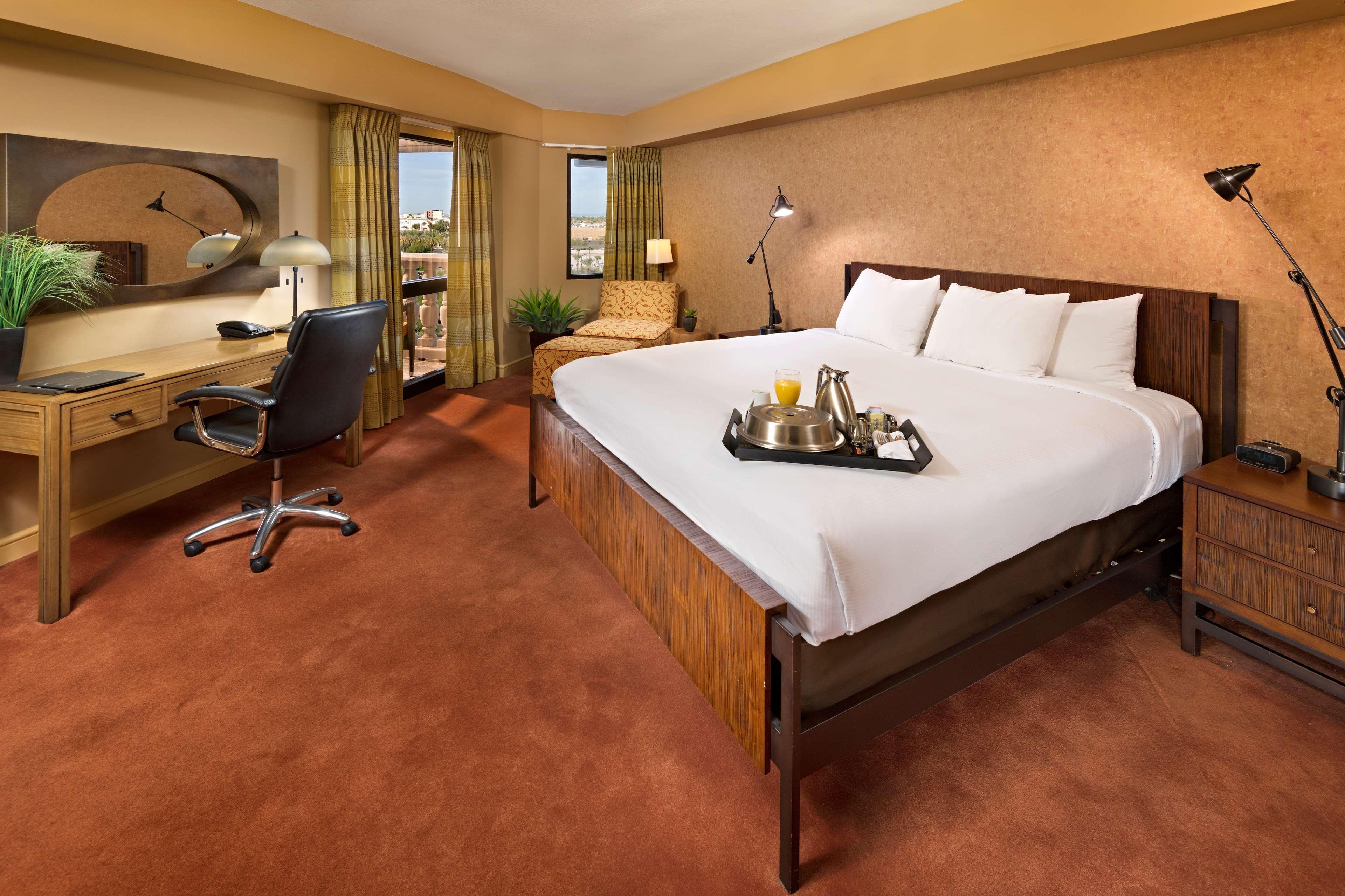 Doubletree By Hilton Phoenix Mesa Exterior photo