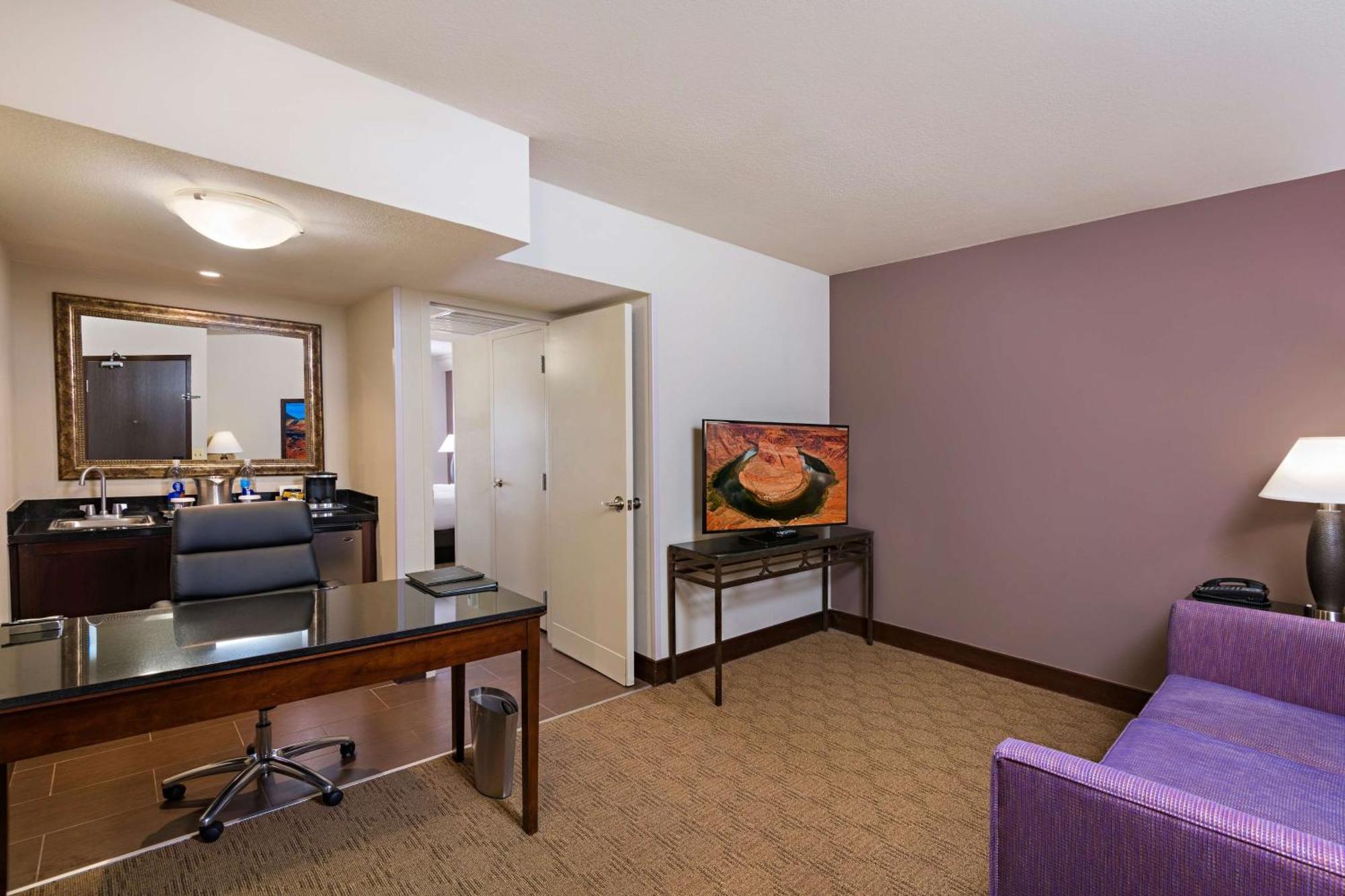 Doubletree By Hilton Phoenix Mesa Exterior photo